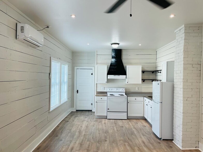 Stainless Steel Countertops - 810 Aganier Ave