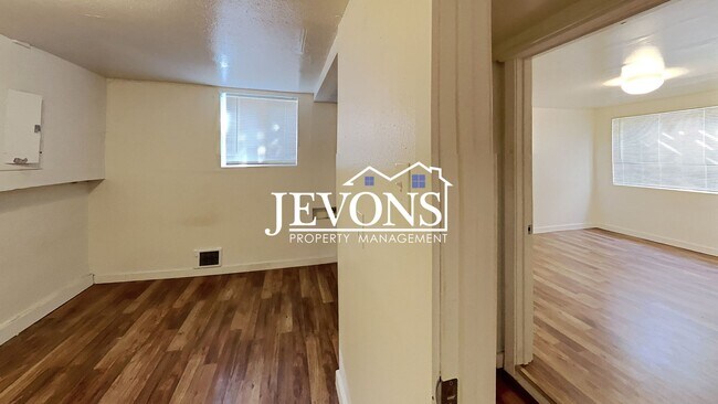 Building Photo - $300 Rent Credit - Inviting 2-bedroom 4-pl...
