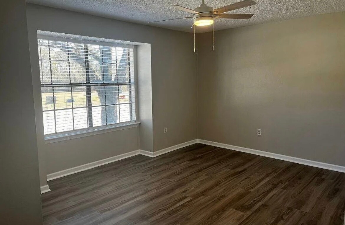 Building Photo - 3482 King Bradford Dr