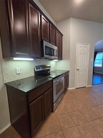 Building Photo - 5750 Crestwood Dr