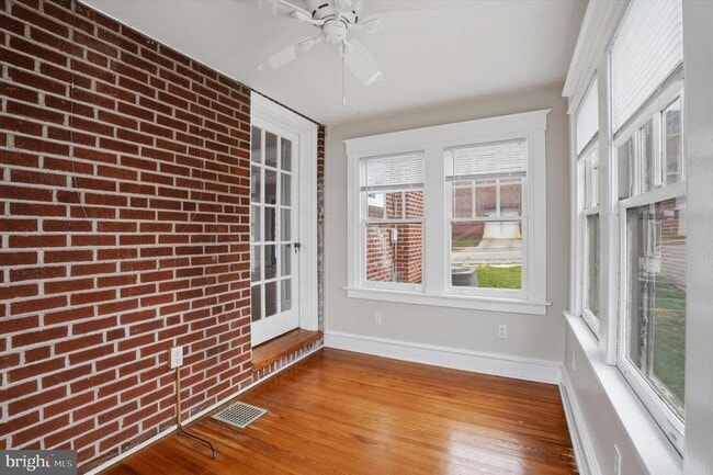 Building Photo - 220 N Orange St