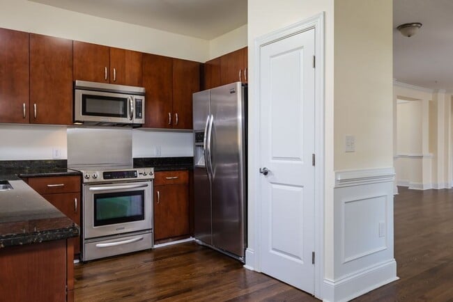 Building Photo - The BEST North Hills Condo!