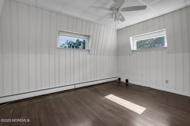 Building Photo - 485 Sycamore Ave