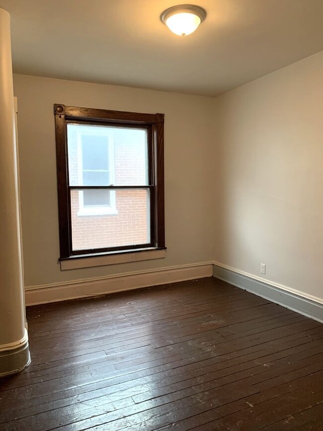 Building Photo - 2-story duplex | 4 bedrooms and 2 full bathrooms