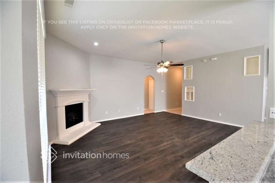Building Photo - 2919 Crystal Way