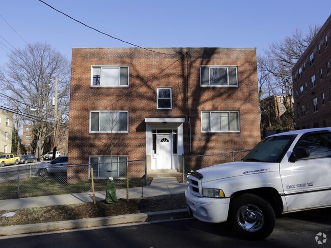 Building Photo - 2800 Texas Ave SE