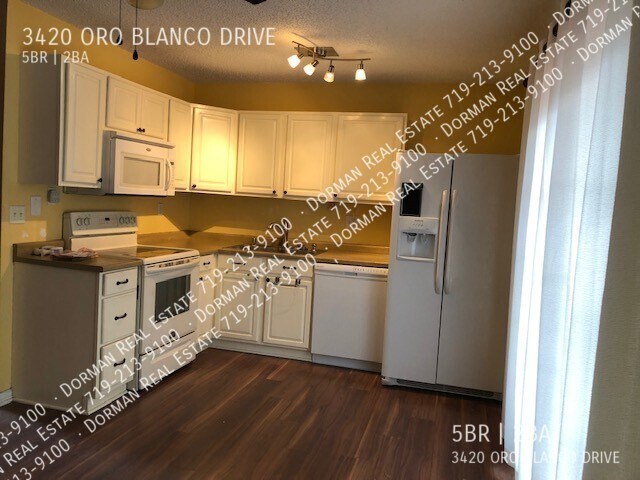 Building Photo - 3420 Oro Blanco Dr