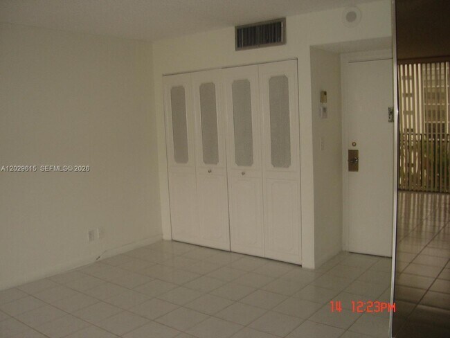 Building Photo - 16919 N Bay Rd