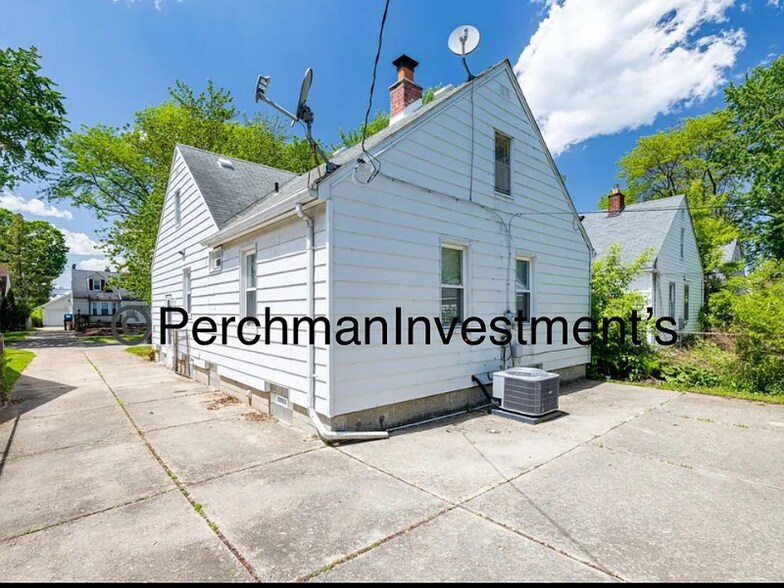 Primary Photo - 9576 Columbia St