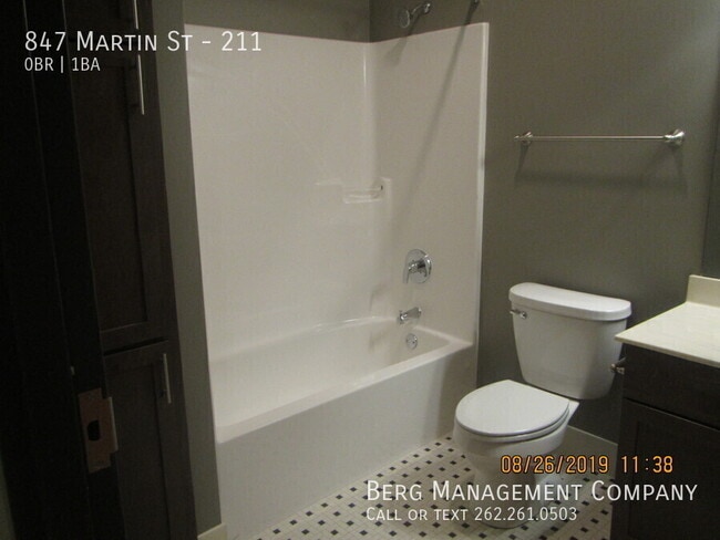 Building Photo - 847 Martin St