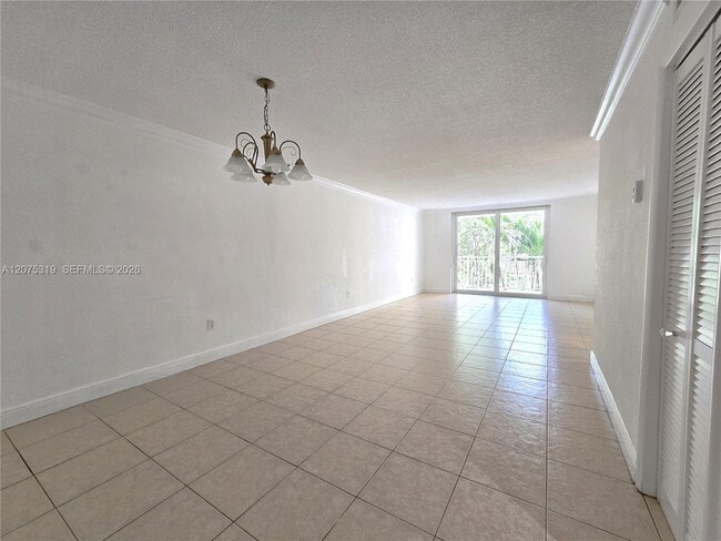 Building Photo - 6940 Miami Gardens Dr