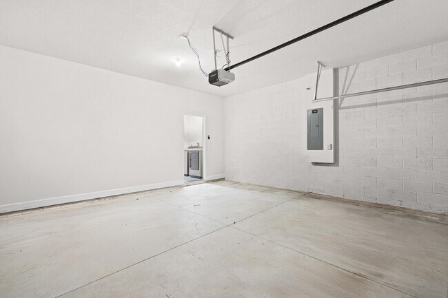 Building Photo - 692 NE Turtleback Trail