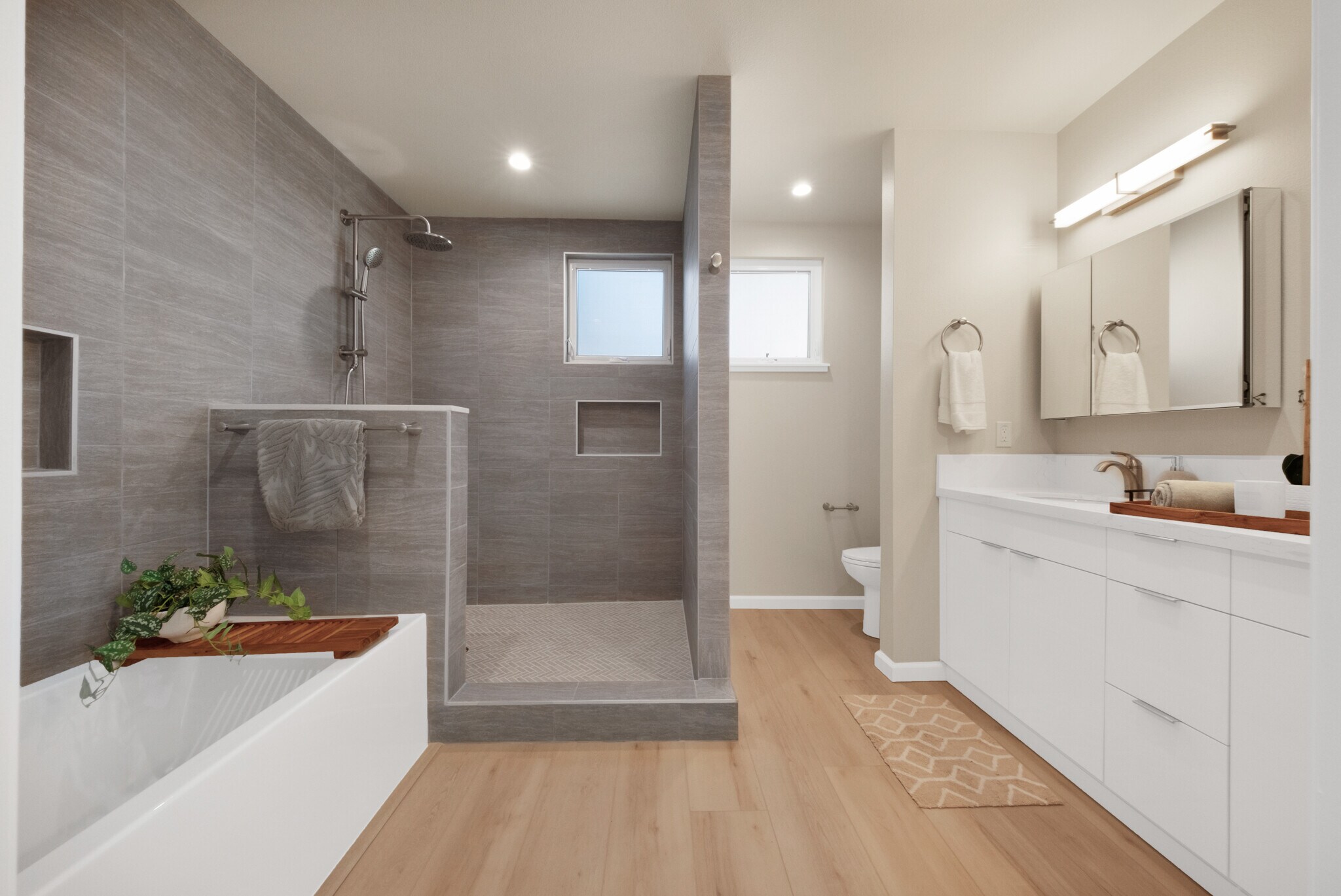 Upstairs Master Bathroom - 1729 Keeaumoku St