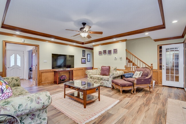 Building Photo - 4117 Knollcrest Cir N