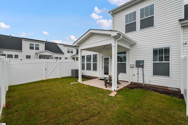 Building Photo - Wonderful Short-Term Furnished Townhome Cl...