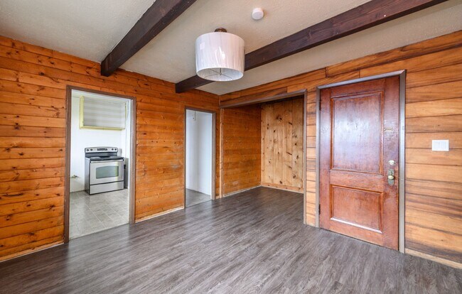 Building Photo - 1070 W Santa Ana Blvd