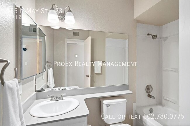 Building Photo - 555 N May