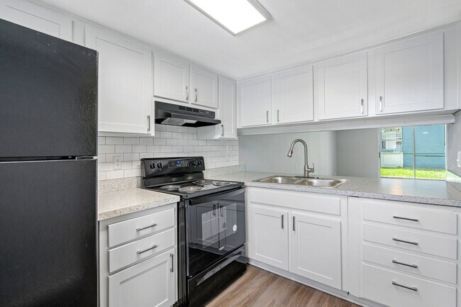 Interior Photo - Willow Square