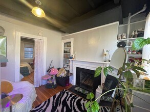 Building Photo - Charming 1-Bedroom in Beacon Hill