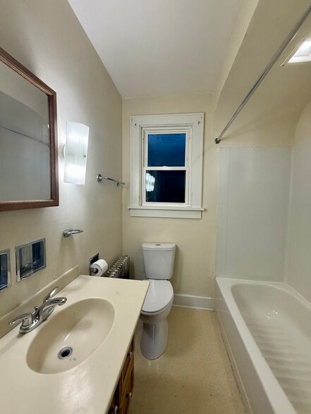 Building Photo - 17 2nd St