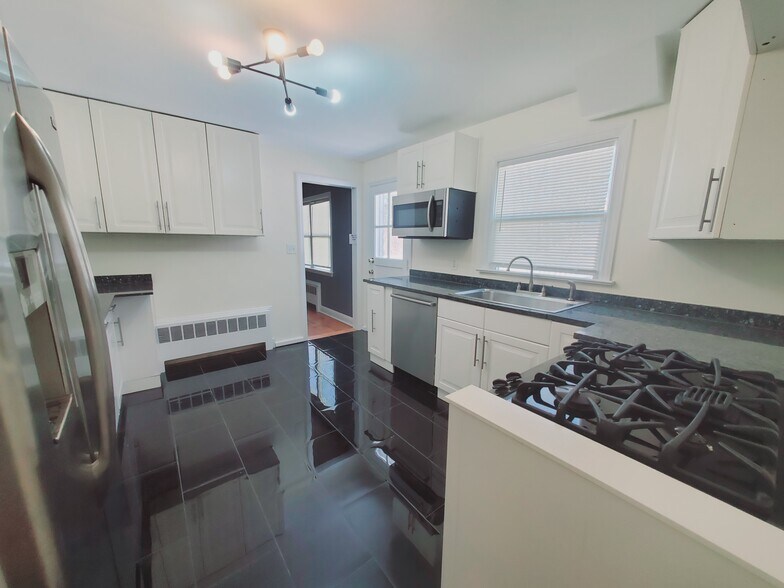 Building Photo - 663 High Ridge Rd