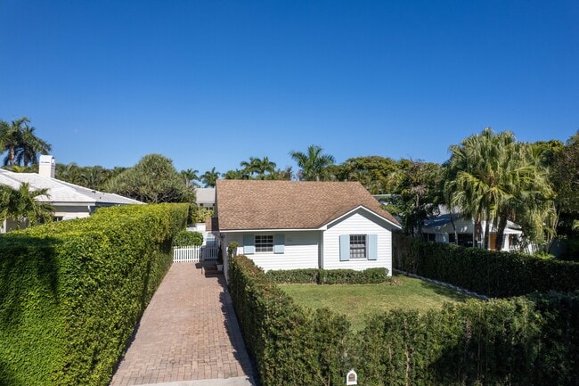 Building Photo - 211 Miraflores Dr