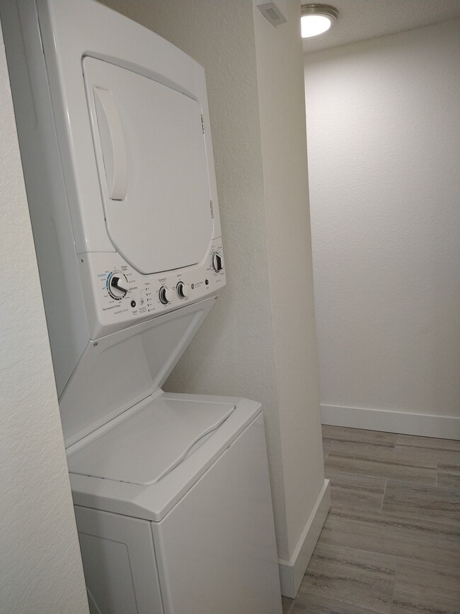 Building Photo - 7222 Melrose St