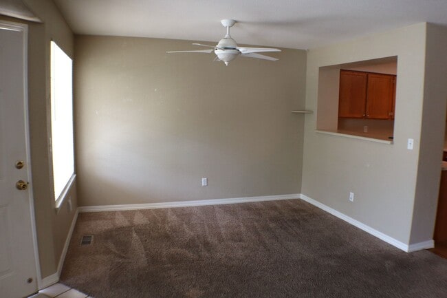 Building Photo - Comfortable 2-Bedroom Townhome in a Well-M...