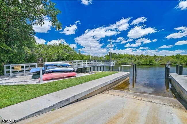 Building Photo - 5000 Royal Shores Dr
