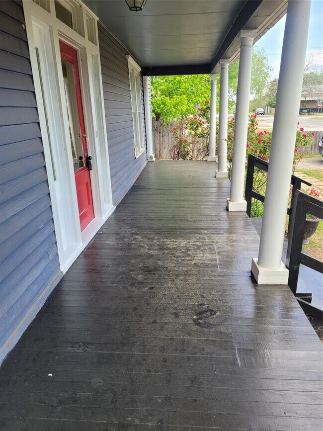 Building Photo - 403 Fawcett St