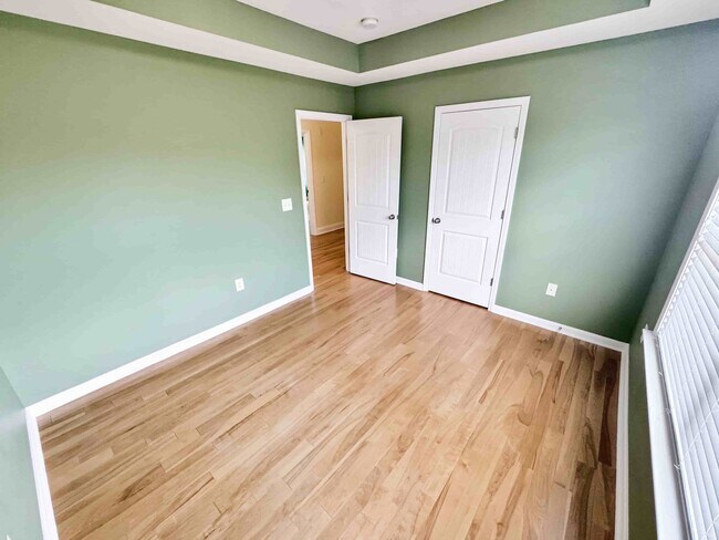 Building Photo - 6BR, 4BA, In-Law Suite