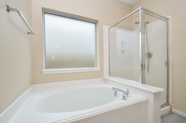 Building Photo - 15114 Snow Hill Ct