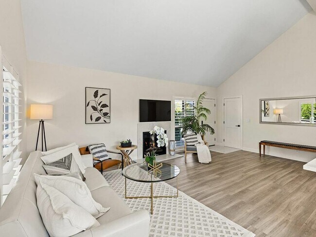 Building Photo - 4000 Rio Rd