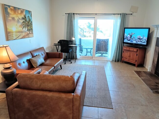 Building Photo - 1620-1624 York Dr