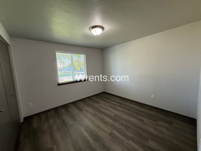 Building Photo - Valley 3 bed 1.5 bath