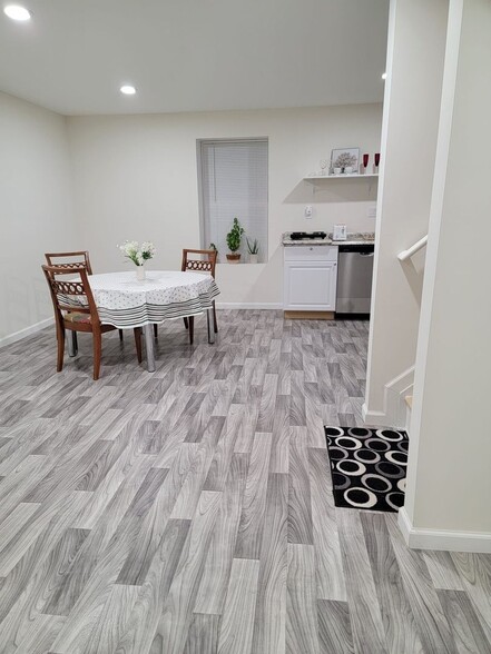 Building Photo - 170 Burnlea Rd