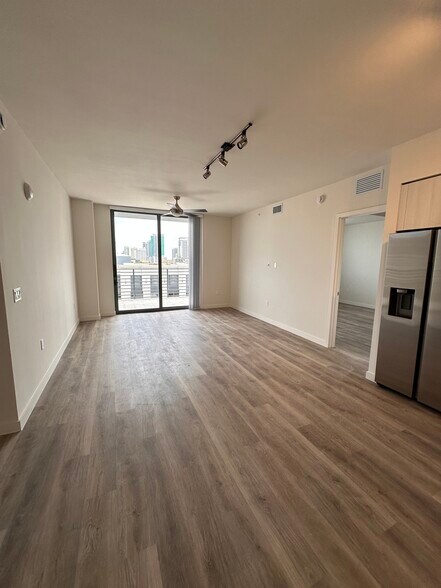 Building Photo - 1109 NW 5th Ct