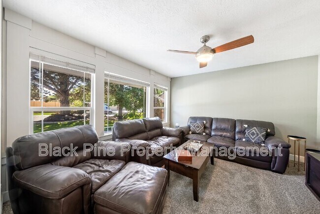 Building Photo - 1127 N Echohawk Way