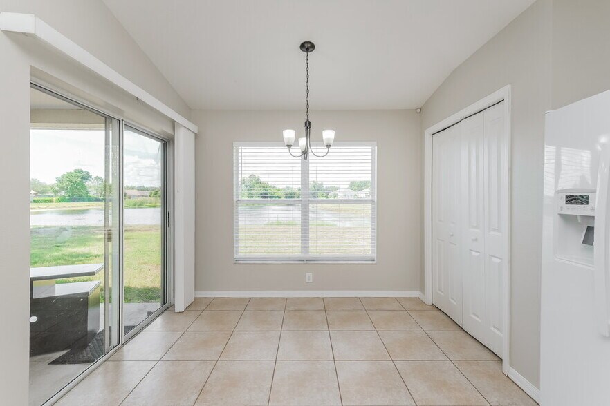 Building Photo - 6613 Cambridge Park Dr
