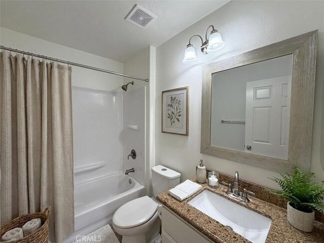 Building Photo - 32 Tradewinds