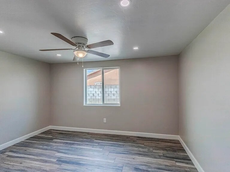 Building Photo - 405 E Mohave Rd