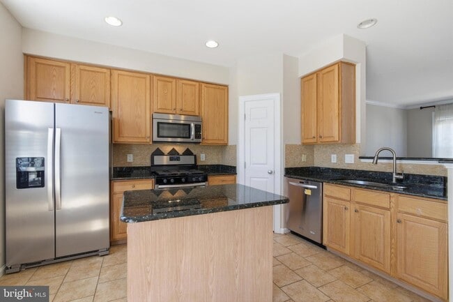 Building Photo - 5504 Sacramento Mews Pl