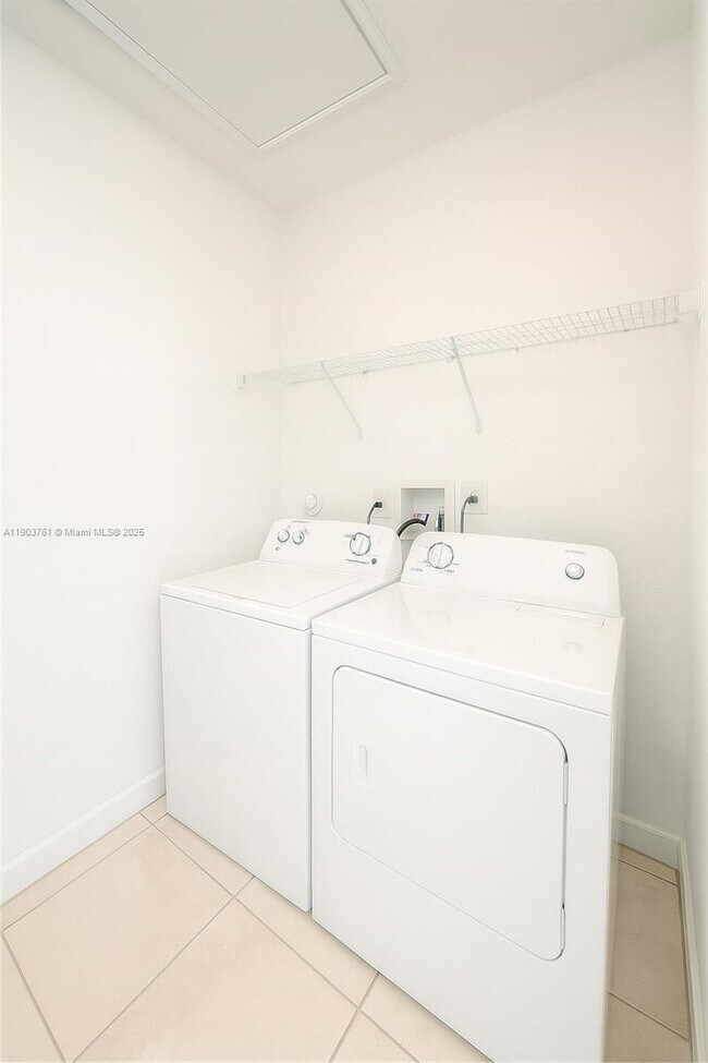 Building Photo - 2417 SE 14th St