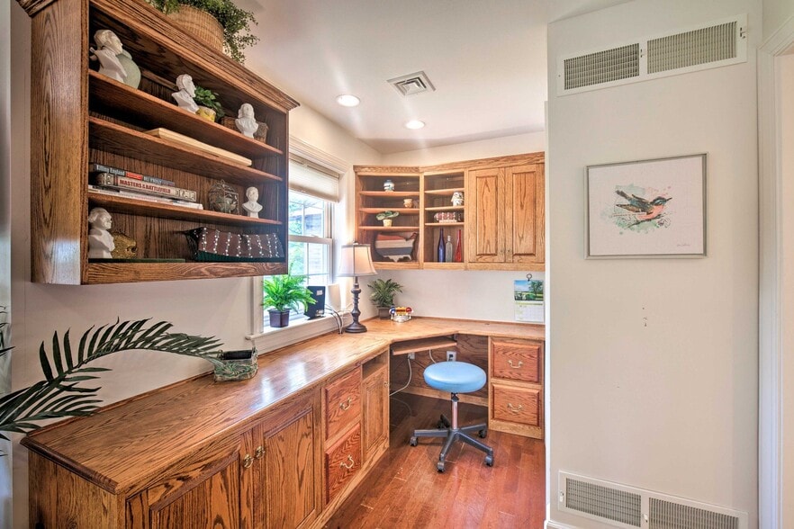 Building Photo - 6061 Linglestown Rd