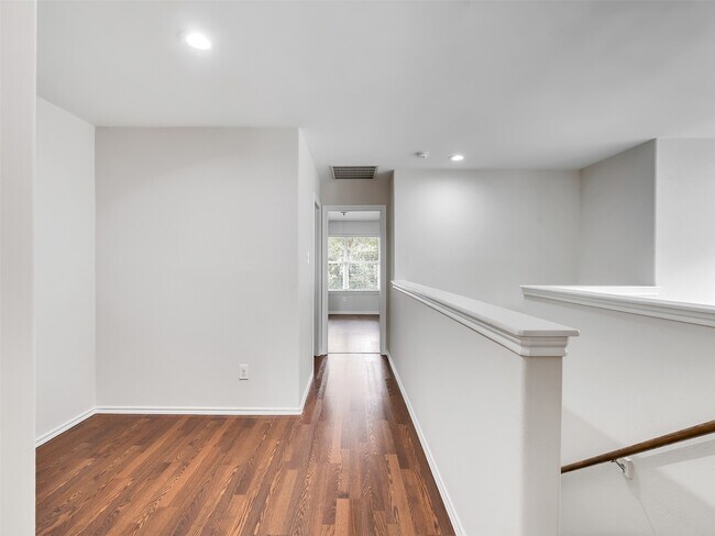 Building Photo - 26 BowerBank Ct