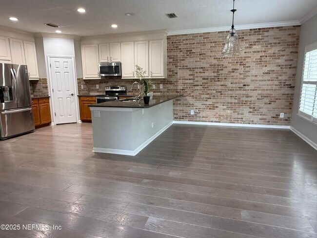 Building Photo - 1010 Garrison Dr