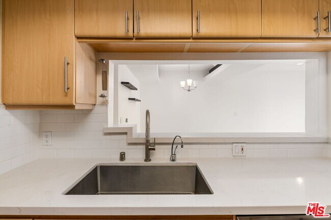 Building Photo - 171 N Church Ln