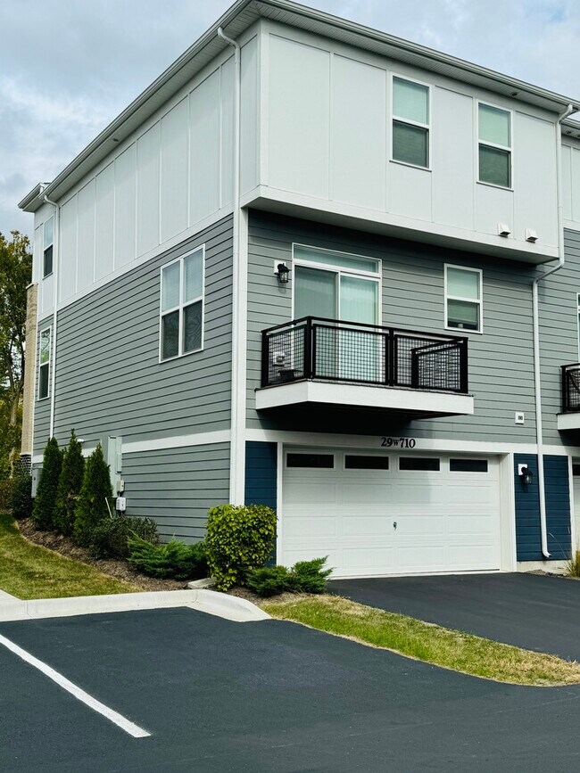 Building Photo - 29W710 Cambridge Ct