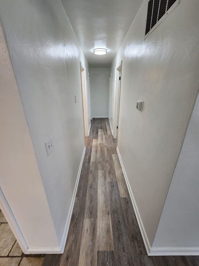 Building Photo - Shawnee Country Rental – 3 Bed, 1 Bath Hom...