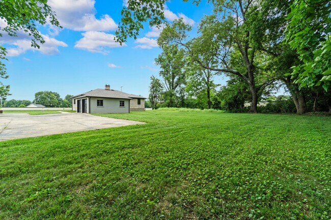 Building Photo - For Sale or Rent – Fully Renovated Stone R...